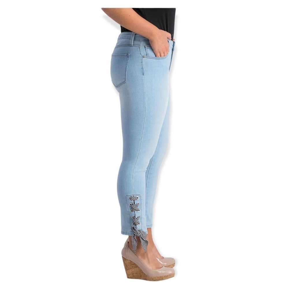 Laceup ankle jeans in avalon wash NWOT - Picture 4 of 6